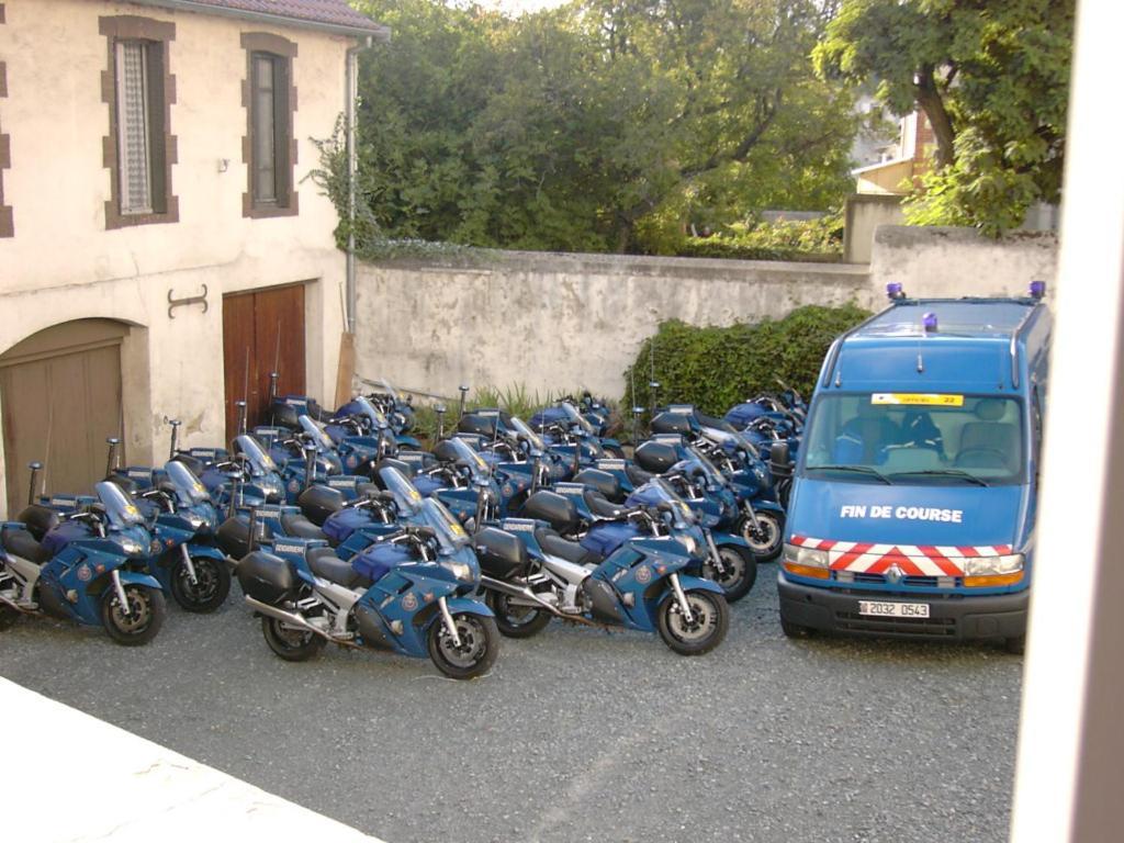 Hotel De La Gare Montluçon Buitenkant foto