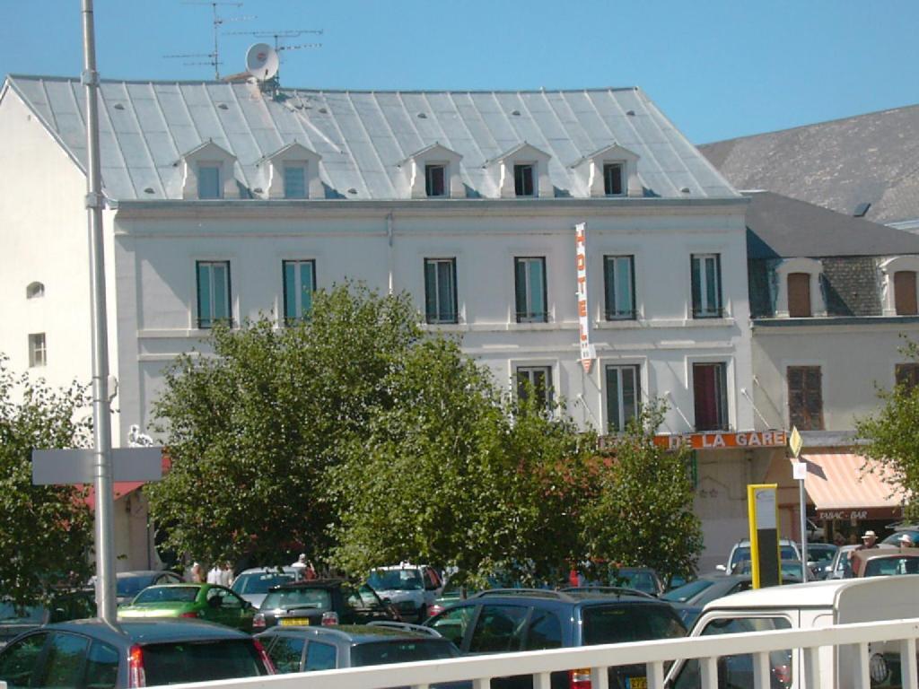 Hotel De La Gare Montluçon Buitenkant foto
