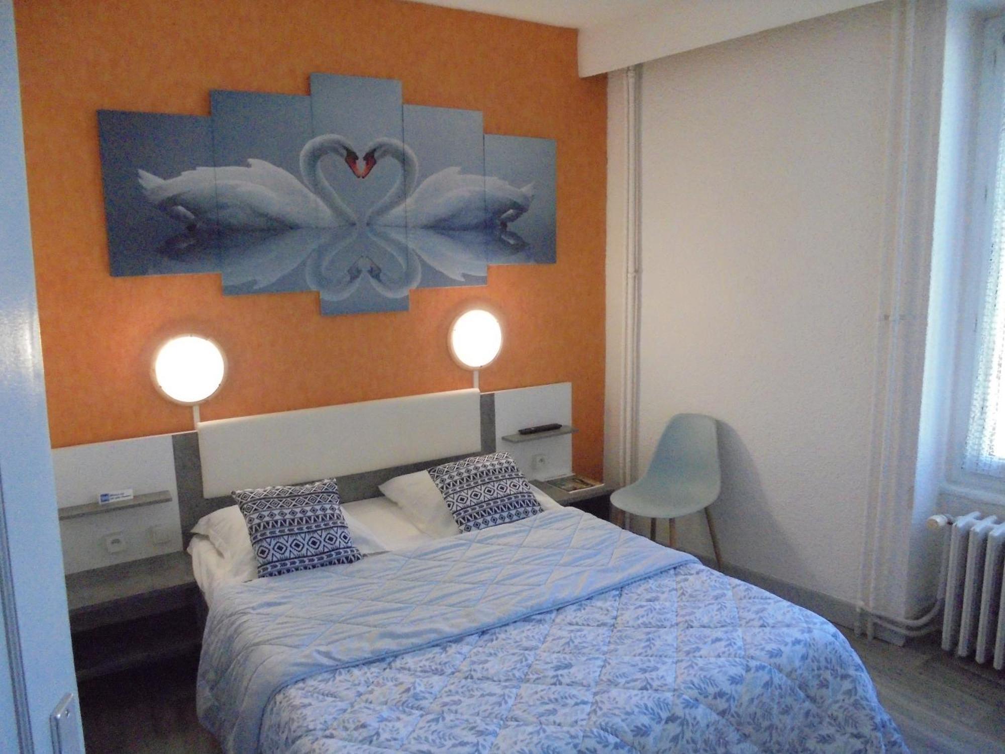 Hotel De La Gare Montluçon Buitenkant foto