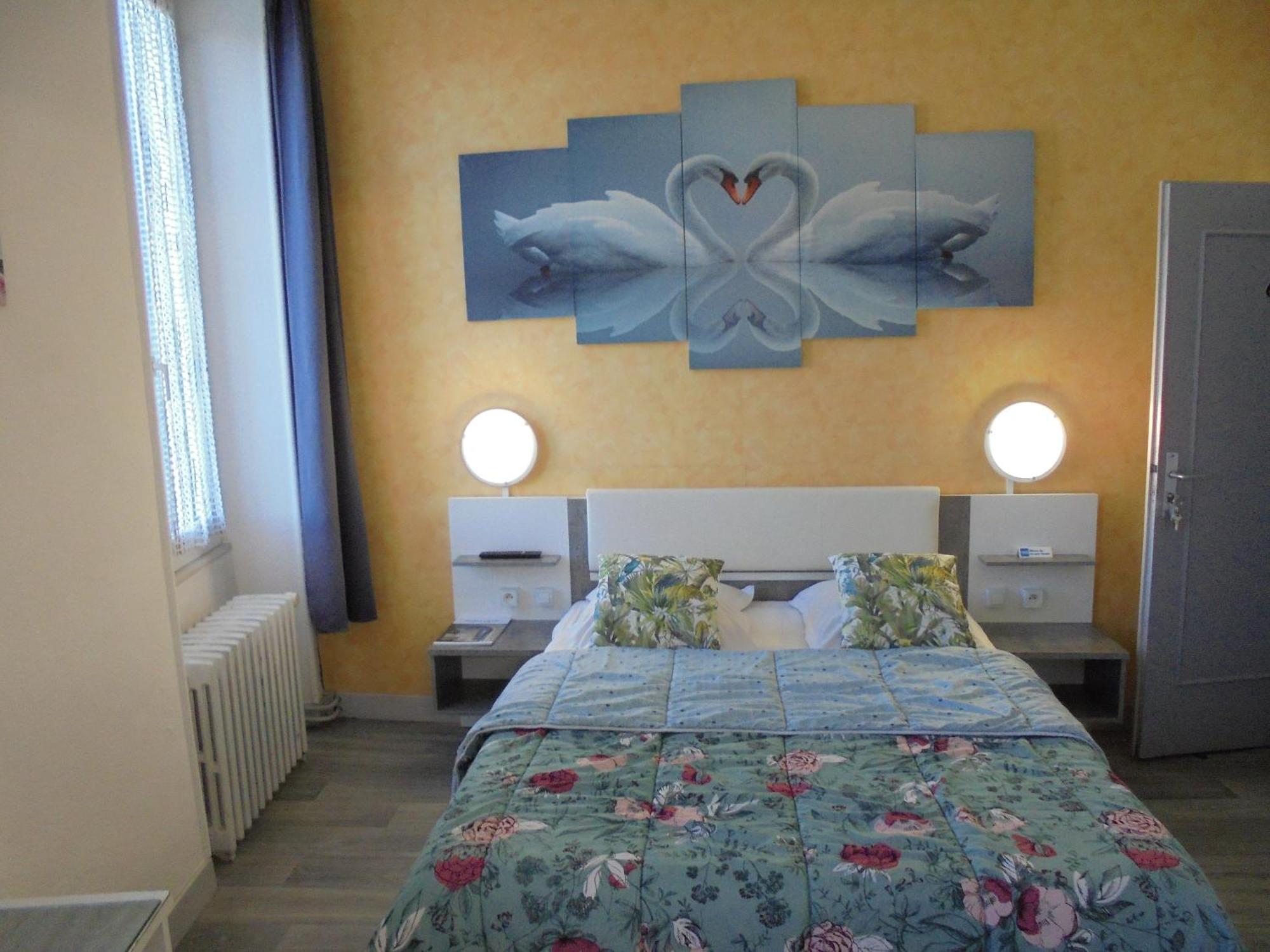 Hotel De La Gare Montluçon Buitenkant foto