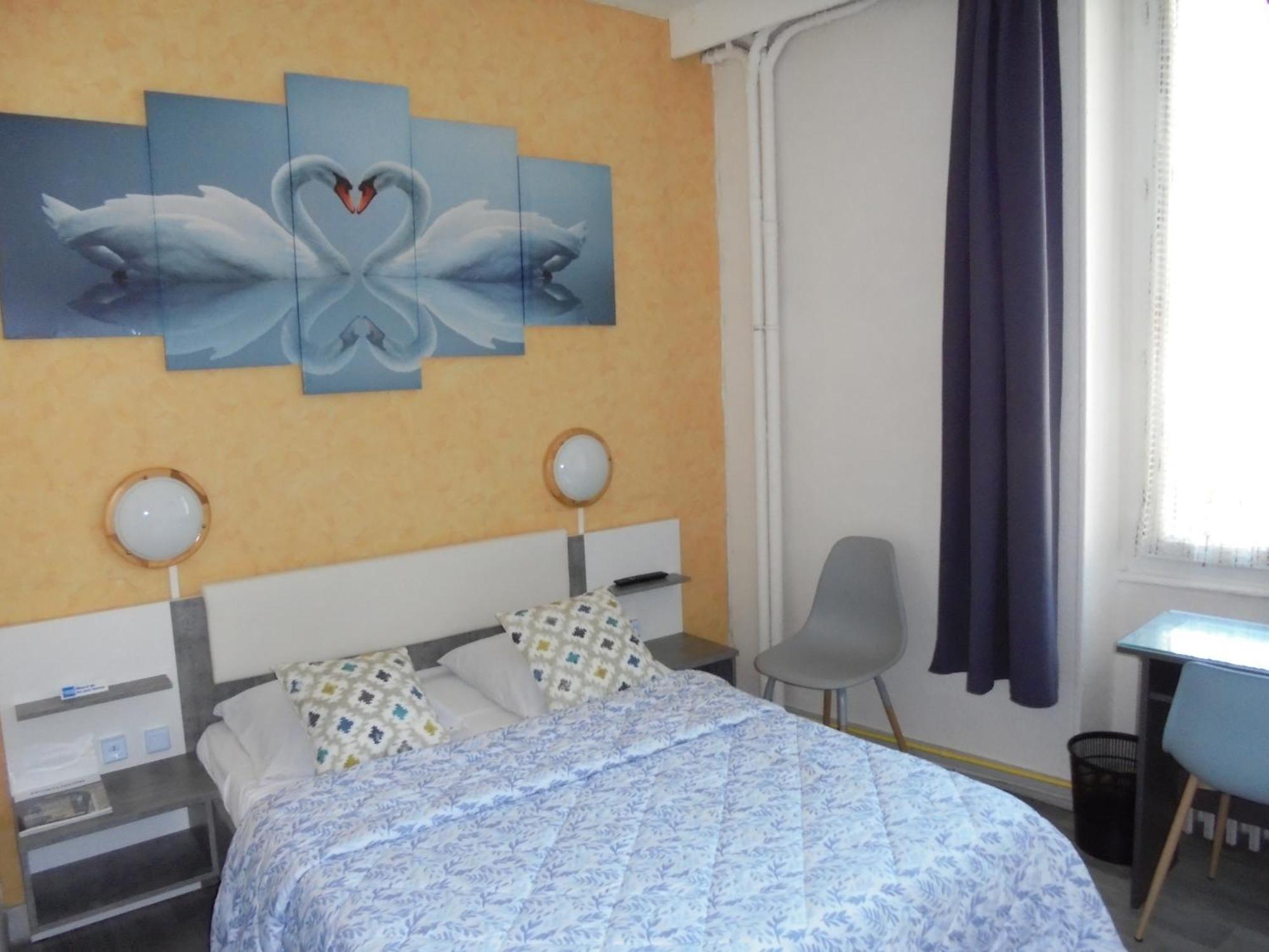 Hotel De La Gare Montluçon Buitenkant foto